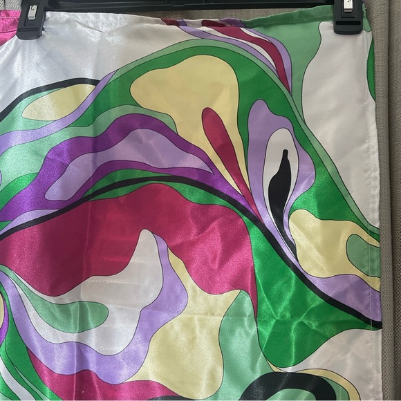 Dennis by Dennis Basso Vibrant Green Purple White Printed Scarf Pre-Owned 35” sq - Picture 8 of 15